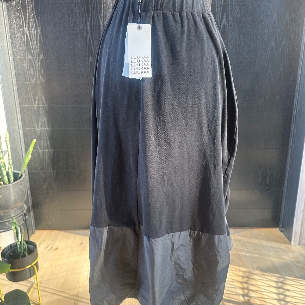 NWT- LUUKAA Skirt- Black, Size US-6 - Picture 5 of 12